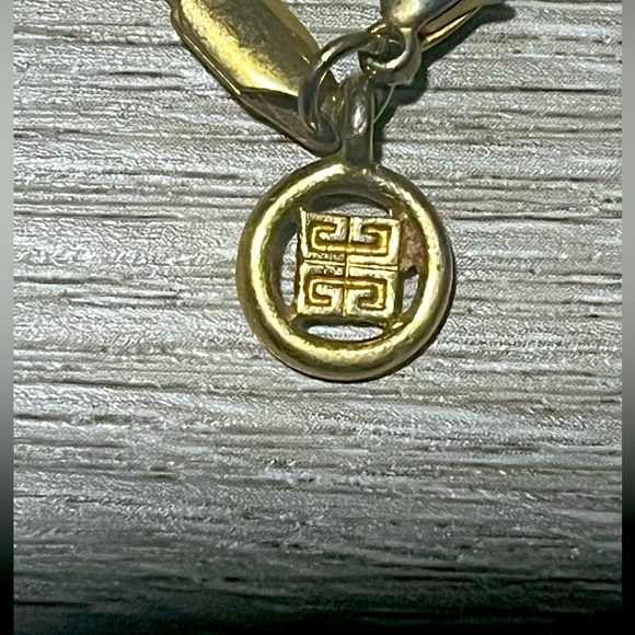 Vintage Gold GIVENCHY Pendant on thick gold rope chain. - Picture 9 of 9